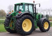 John Deere 7530 tractor